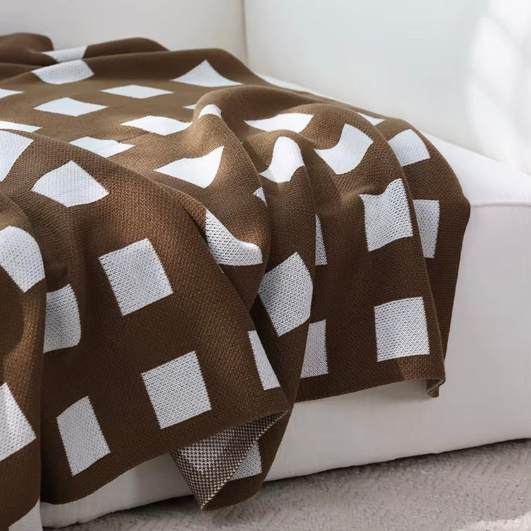 Lattice Geometric Throw